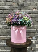 Цветочная композиция из Гипсофила и Розы в шляпной коробке в Седельниково