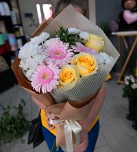 Букет цветов из:  Герберы, Розы и Хризантемы в Седельниково