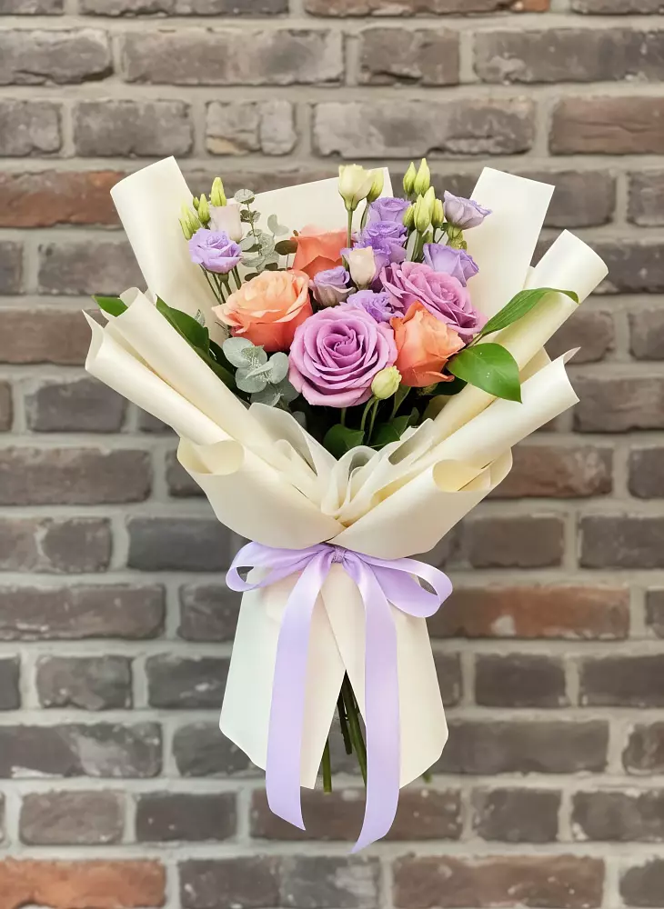 Букет цветов из: Лизиантусы и Розы в Седельниково