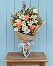 Букет цветов из:  Альстромерии, Лизиантусы, Розы и Хризантемы в Седельниково