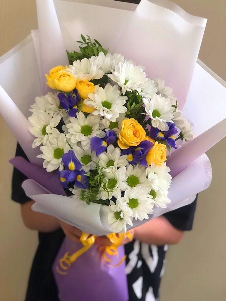 Букет цветов из: Ирисы, Хризантемы и Розы в Седельниково