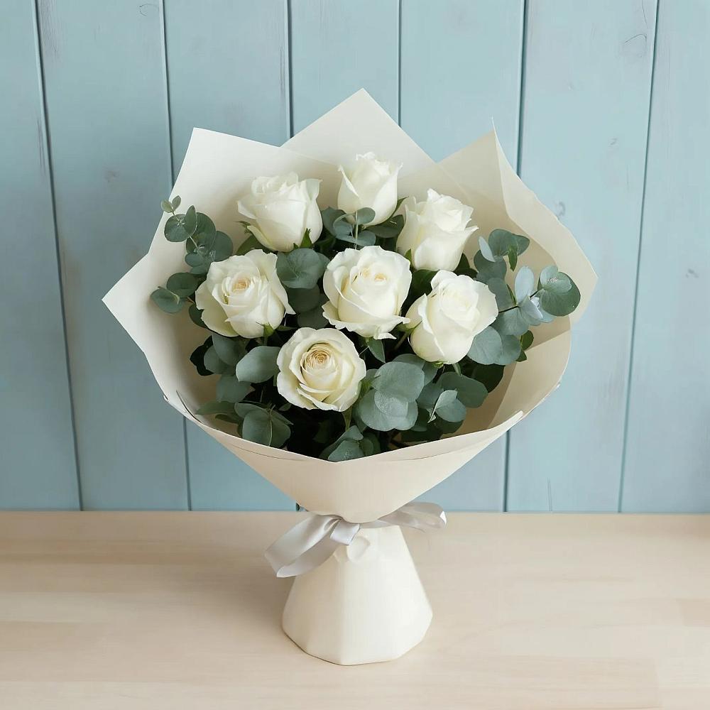 Букет Белые розы в Эвкалипте в Седельниково