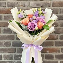 Букет цветов из:  Лизиантусы и Розы в Седельниково