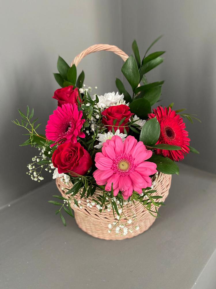 Цветочная композиция из Розы, Хризантемы и Герберы в корзине в Седельниково