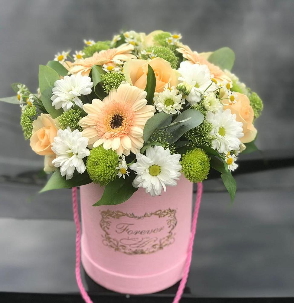 Цветочная композиция из Розы, Герберы и Хризантемы в шляпной коробке в Седельниково