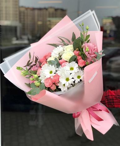 Букет цветов из: Розы, Лизиантусы и Хризантемы в Седельниково