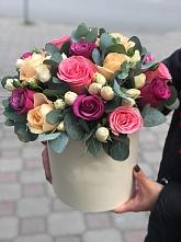 Цветочная композиция из Розы в шляпной коробке в Седельниково