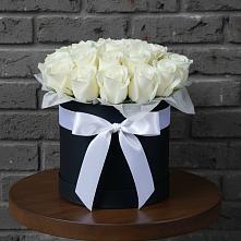 Цветочная композиция из Розы в шляпной коробке в Седельниково